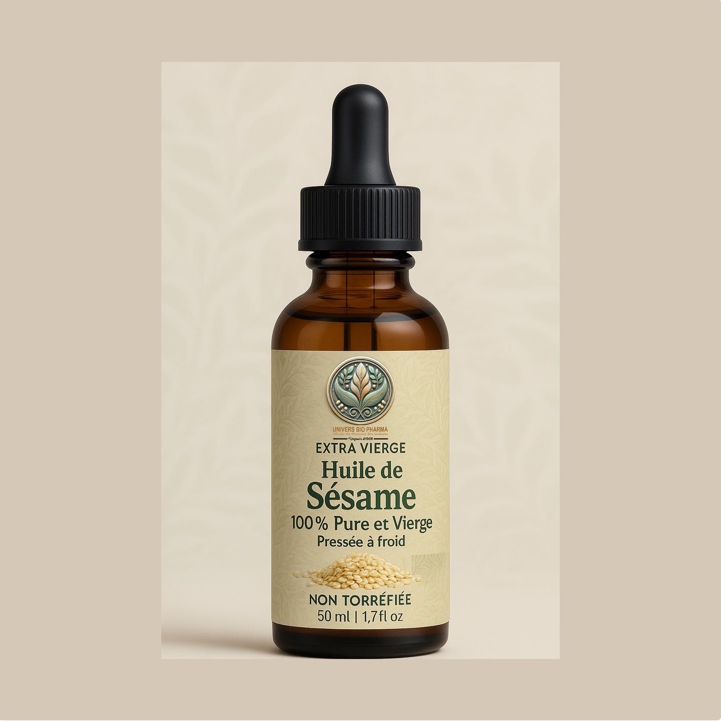 Flacon d’huile de sésame artisanale, pressée à froid, utilisée pour nourrir et protéger la peau sèche et les cheveux, fabriquée au Maroc.