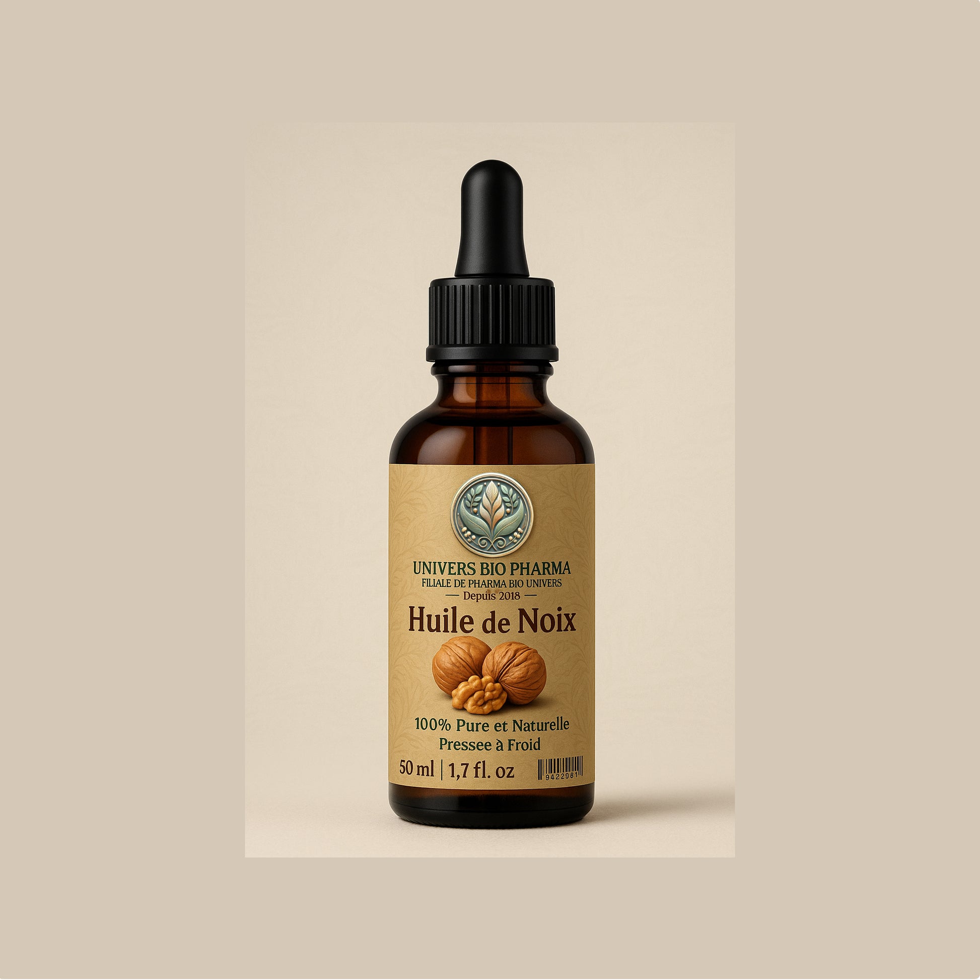 Flacon d'huile de noix 100 % naturelle, pressée à froid, soin nourrissant pour peau et cheveux, fabriquée artisanalement au Maroc.
